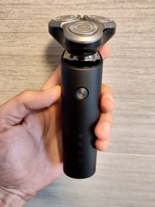 Xiaomi Mija 360 Degree Float Shaving Electric Shaver in hand